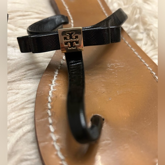 TORY BURCH ‘Leighanne’ Bow Sandals - Picture 6 of 9